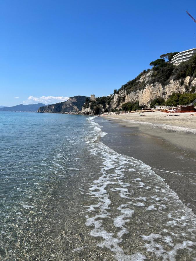 Apartamento Al 37 Vista Mare E Colline Finale Ligure Exterior foto